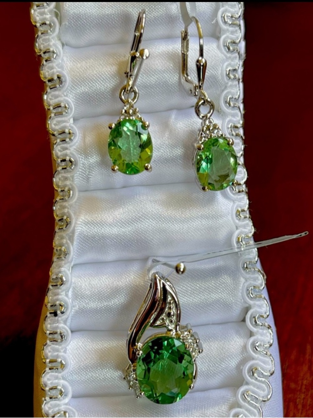 NWT SET! 12.27ct TUCSON GREEN FLUORITE & TOPAZ Earrings & Pendant.